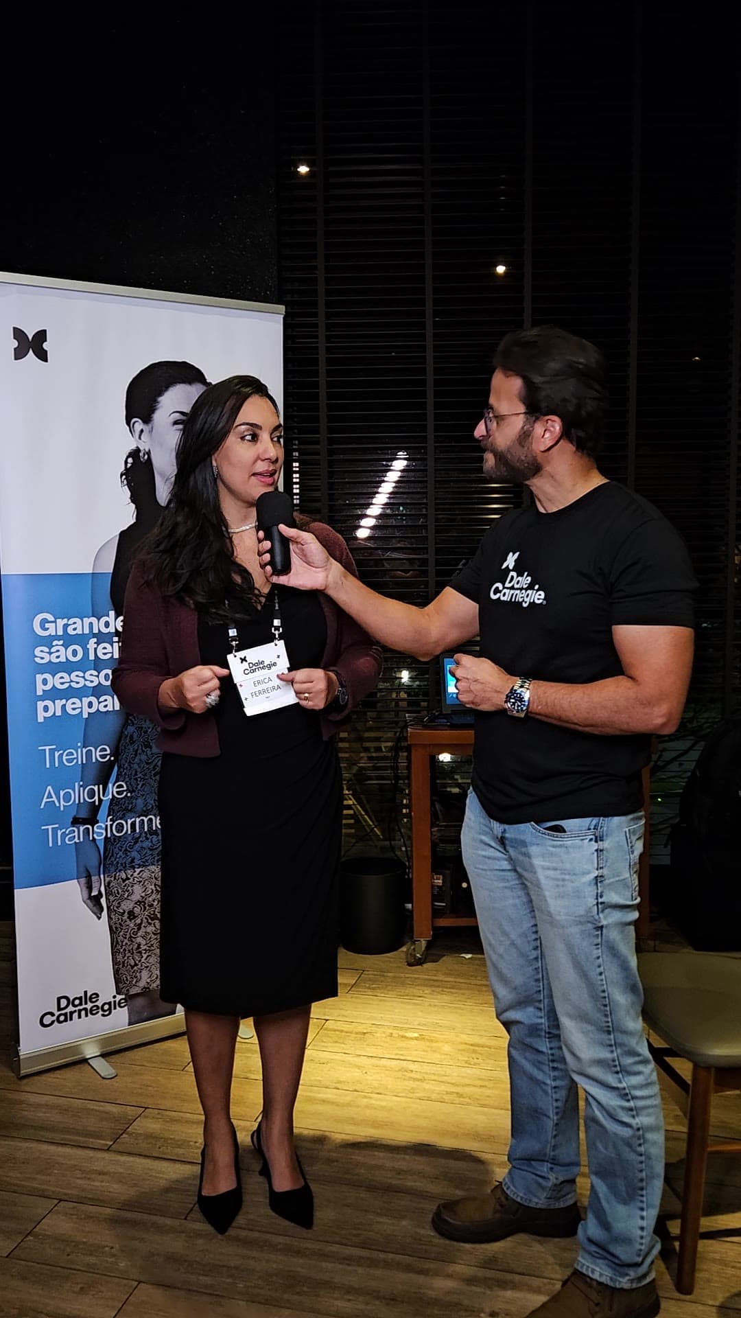 Capa do depoimento em vídeo — Erika — Dale Carnegie Brasília