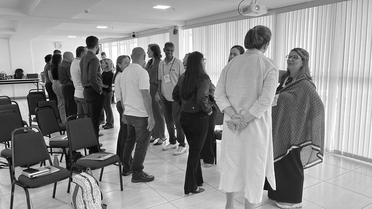 Colaboração em grupo durante uma sessão de treinamento
